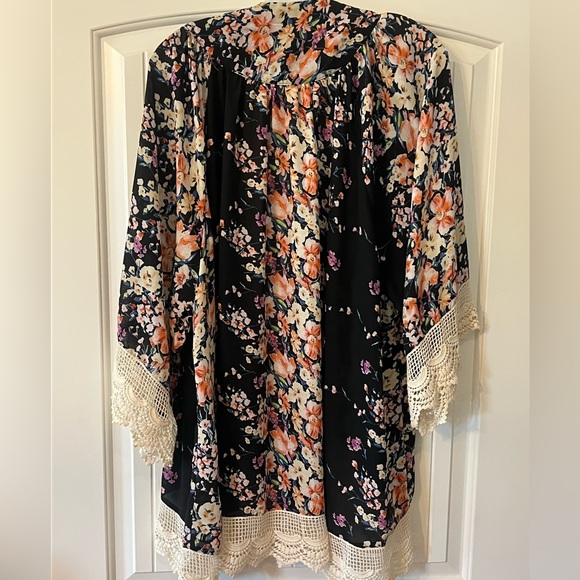 Size small/ medium - Umgee black boho floral open-front kimono cardigan lace - Picture 2 of 6